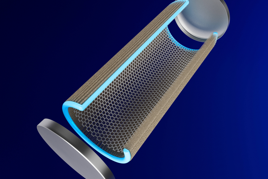 Mit dem Klebstoff Structalit 5826 VT (im Bild hellblau dargestellt) lassen sich z.B Ölfilter einfach und dauerhaft verkleben (Bild: Panacol)